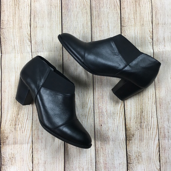 Vionic Shoes - Vionic 326 Ankle Booties Sz 9.5
